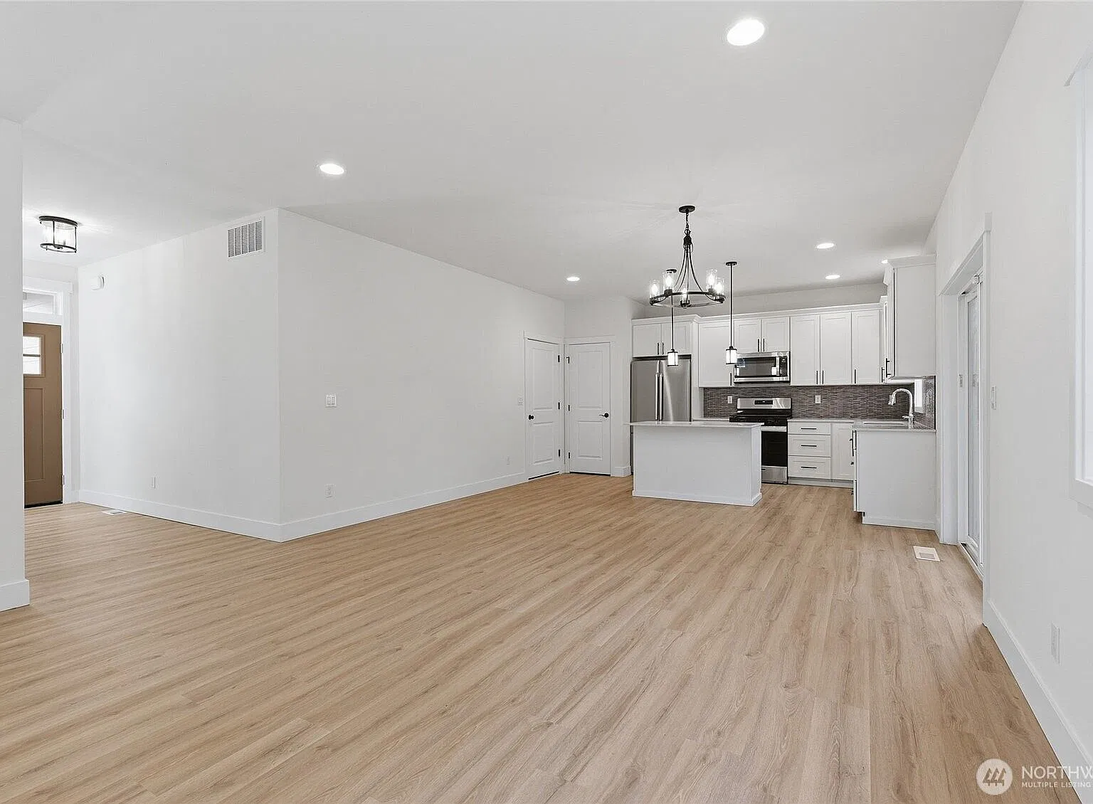 3 bed, 2.5 bath, 1882 sqft, $3,195 — Photo 3