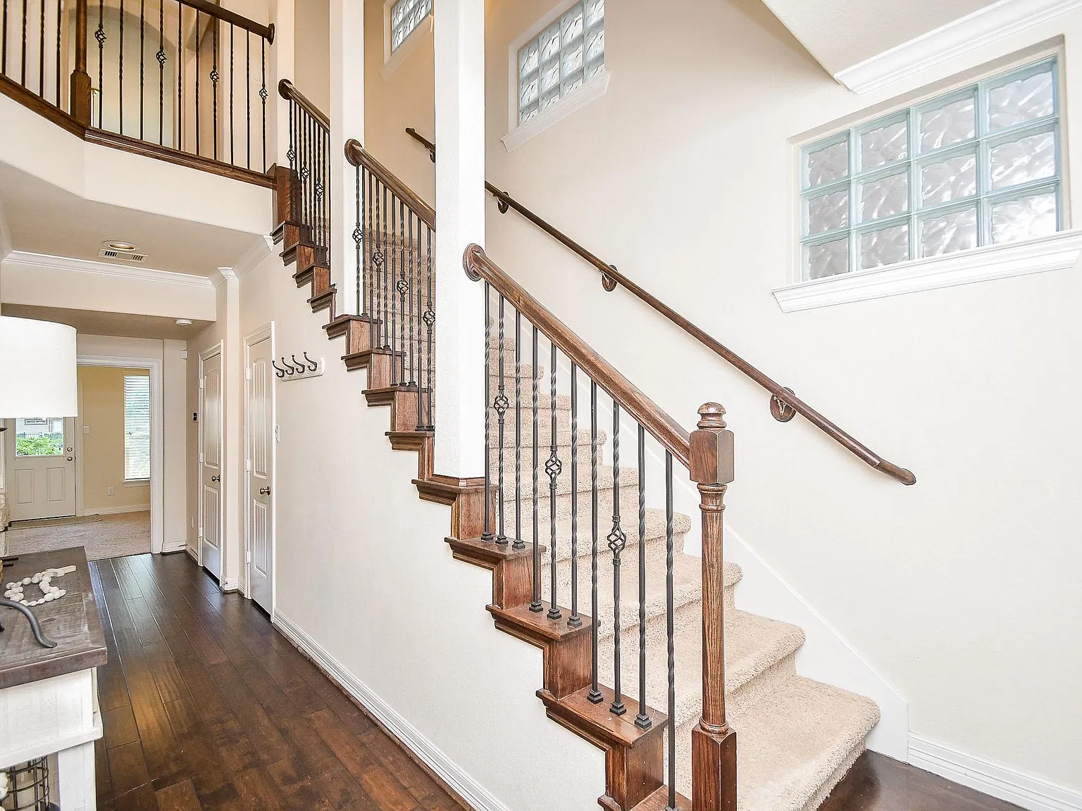 4 bed, 3.5 bath, 2837 sqft, $2,900 — Photo 3