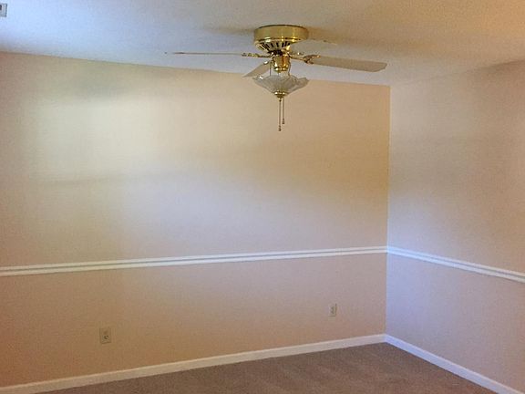4th image of 2427 Hampstead Dr