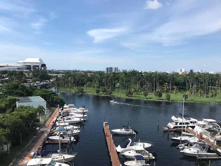 1700 NW North River Dr #809 — Photo 5
