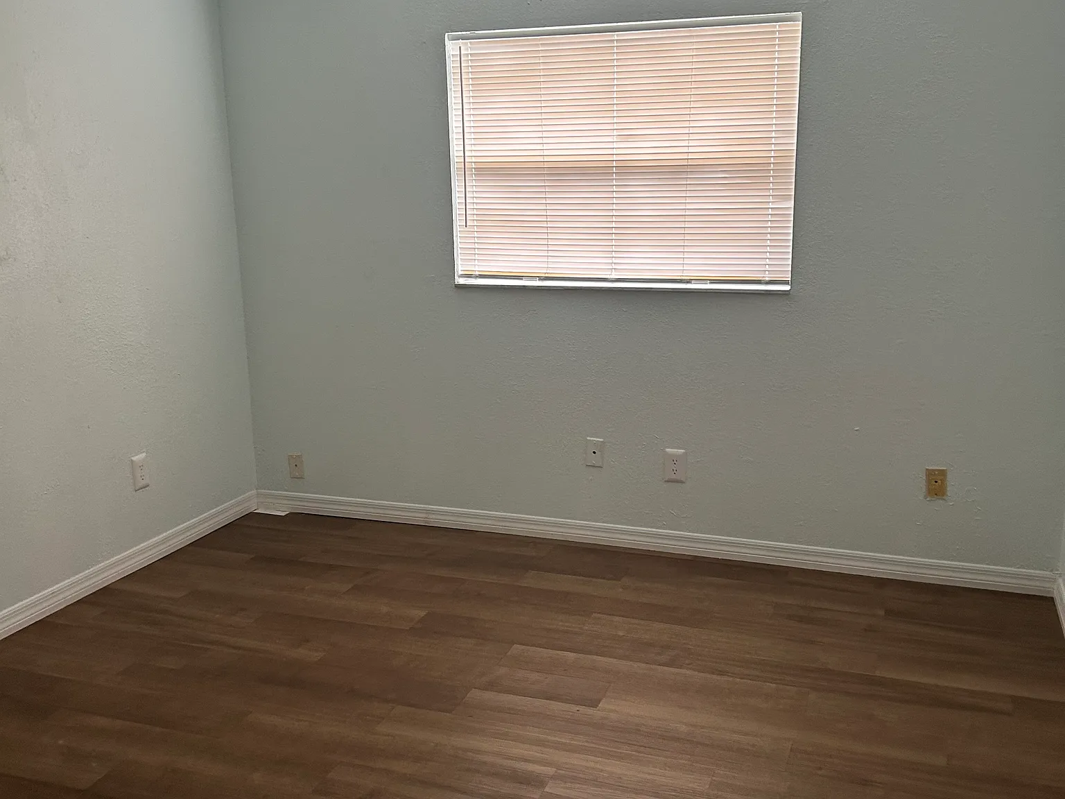 2 bed, 1000 sqft, $1,600 — Photo 4