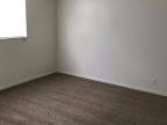 2nd image of 500 Executive Center Dr #1G-0