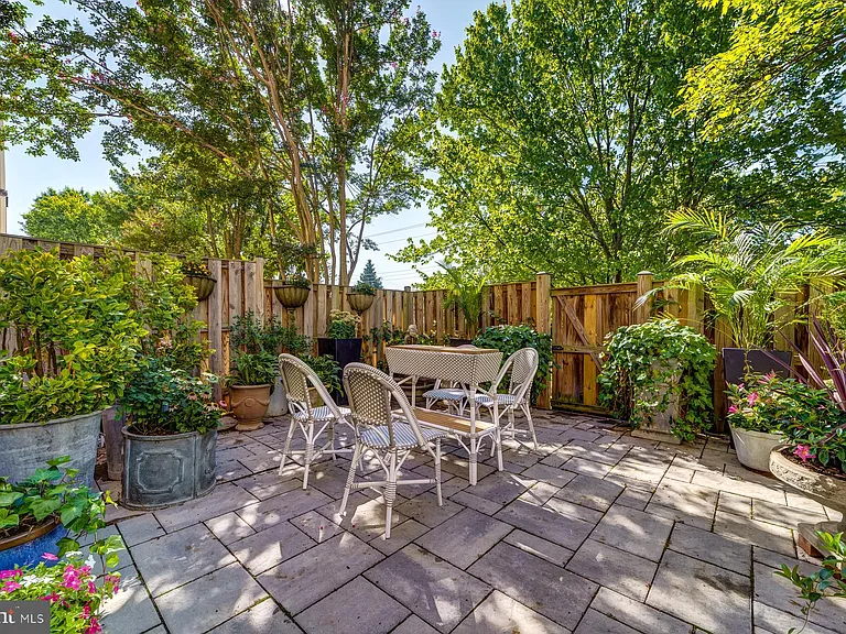 8 Carriage House Cir — Photo 64