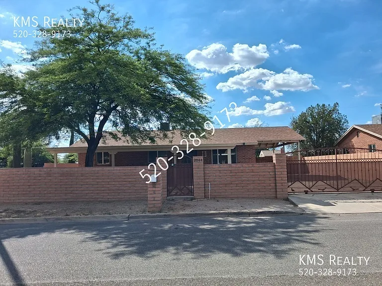 2044 S March Pl — Photo 1