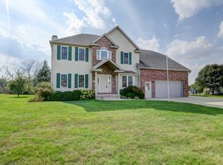 881 W Forsyth Pkwy, Forsyth, IL 62535