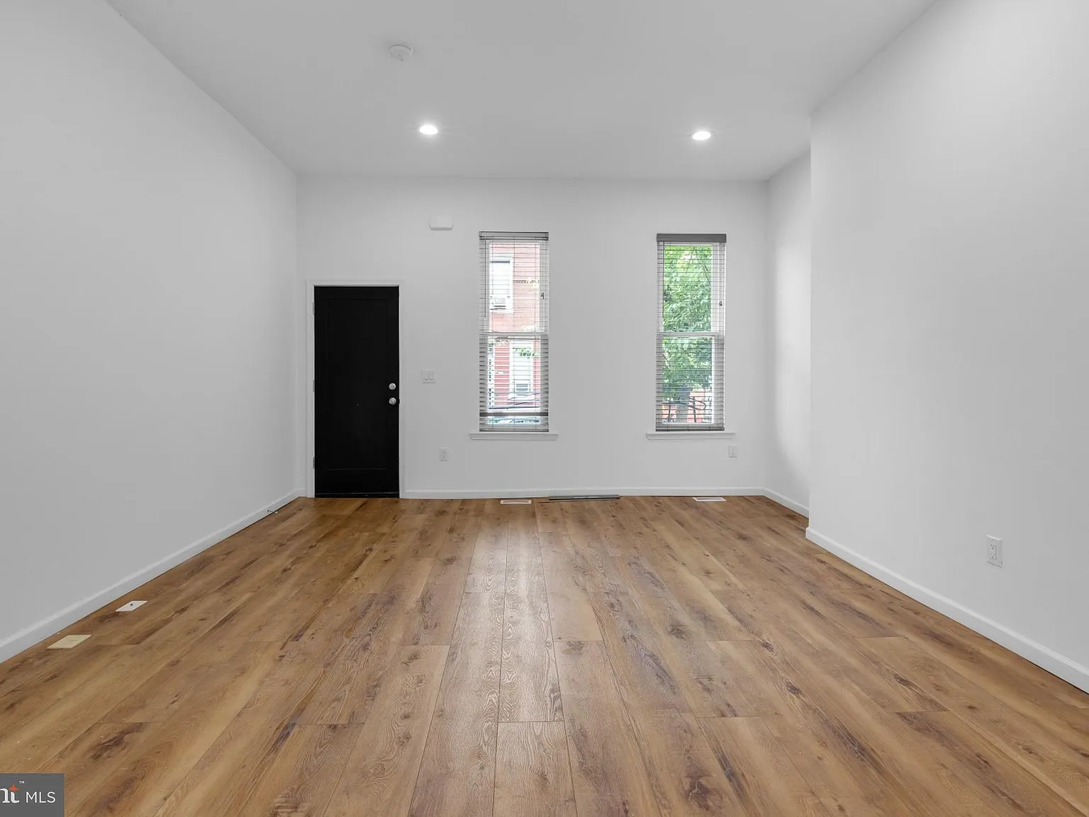 5 bed, 2.5 bath, 1584 sqft, $2,550 — Photo 3