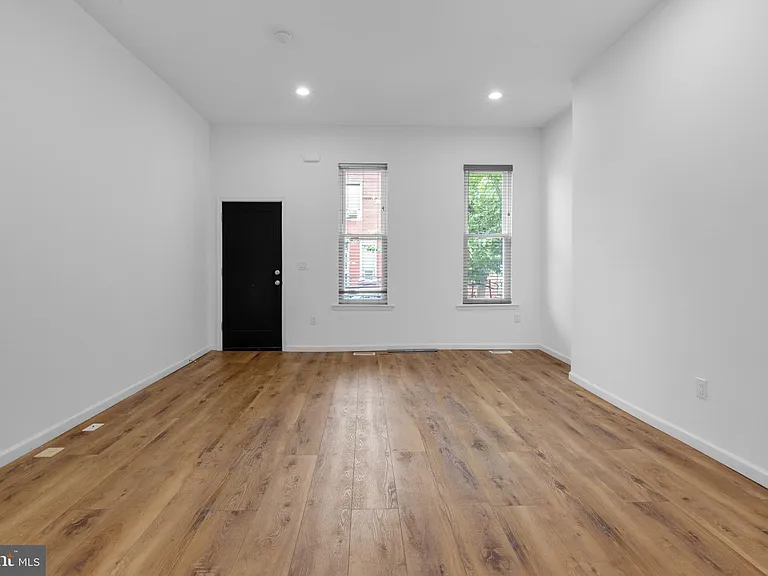 2516 W Master St — Photo 3