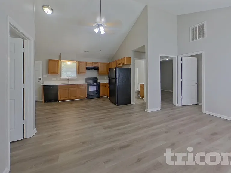 212 Cottonwood Park Dr — Photo 4