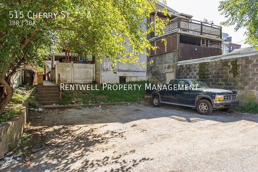 3 Bedroom Apartment in Norristown — Photo 3