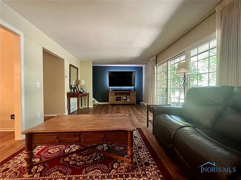 1190 Bernath Pkwy — Photo 4