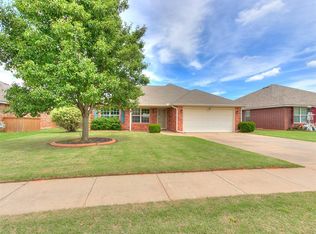 539 E Juniper Ln, Mustang, OK 73064