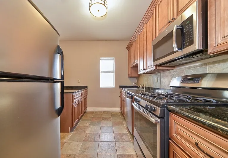 28 W Main St #2D — Photo 3