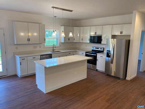 4th image of 3385 Oakland Dr