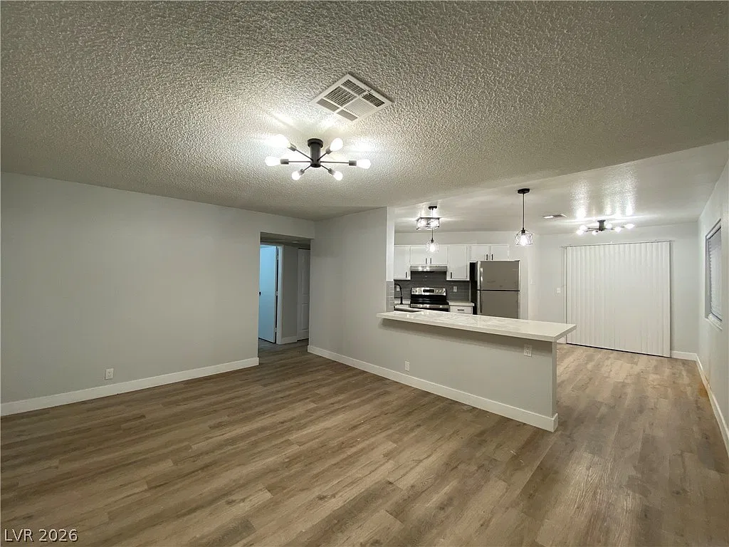 2 bed, 2.0 bath, 1105 sqft, $1,350 — Photo 3