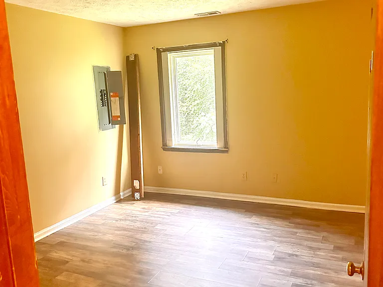 384 Coates Rd #1 — Photo 5