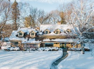 1350 Hawthorn Dr, West Bend, WI 53095