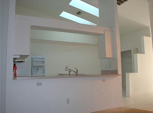 4th image of 4164 Chesterfield Cir