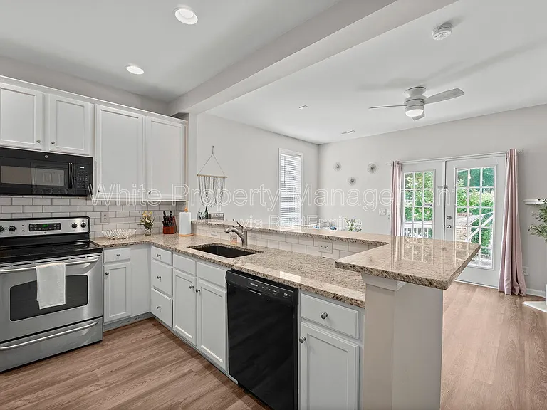 11339 Dundarrach Ln — Photo 10