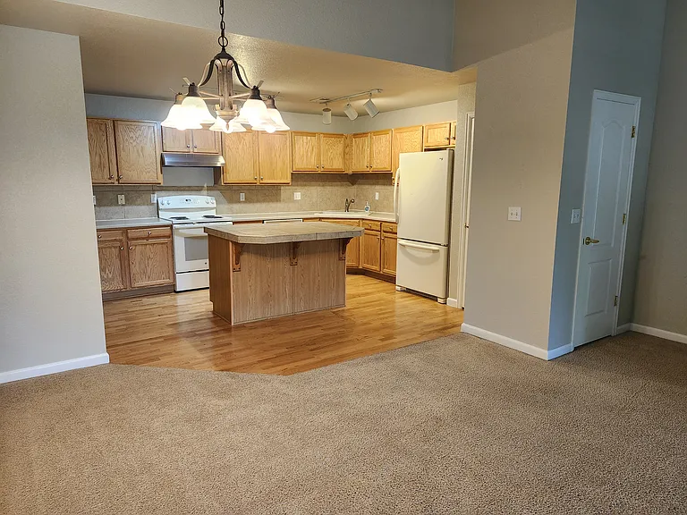 1432 Whitehall Dr #F — Photo 7