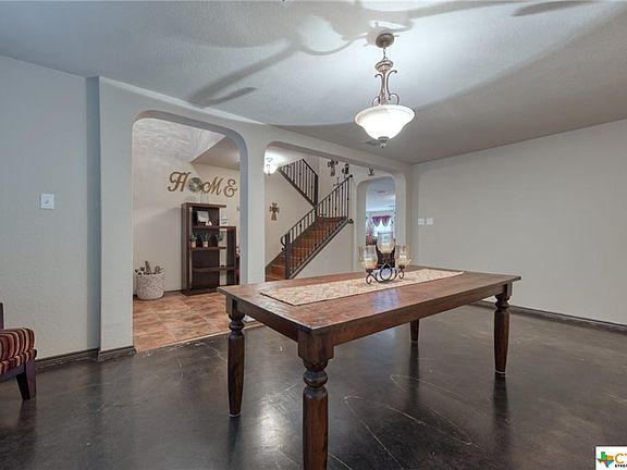 3rd image of 2401 Angelina Dr