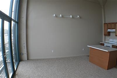 5th image of 401 W Shoreline Dr