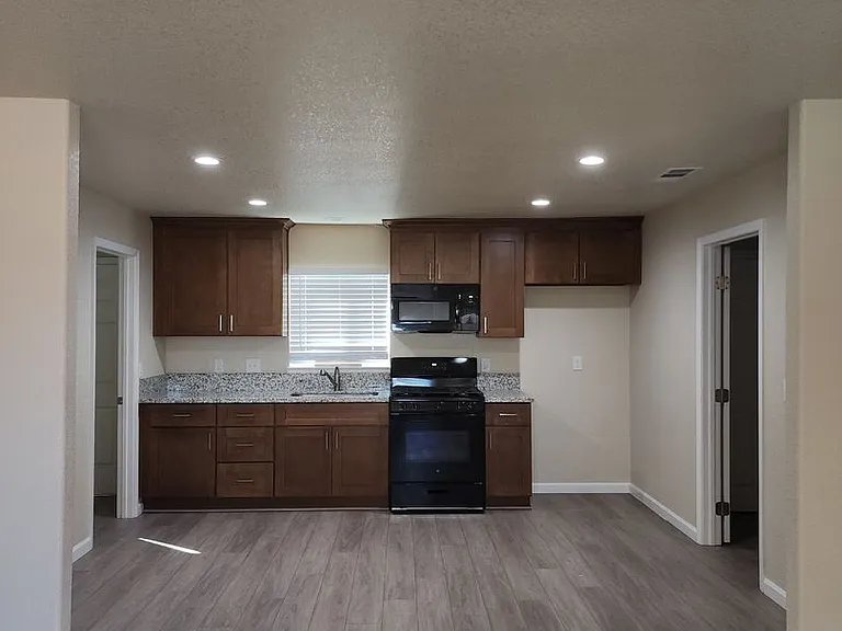 1344 Sunrise Ave — Photo 3