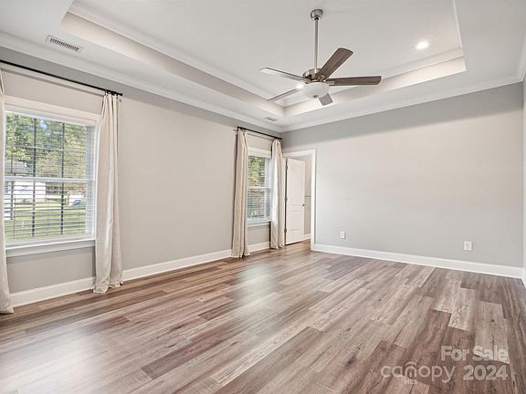 5th image of 1114 Woodhaven Dr