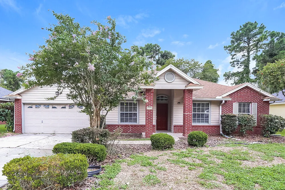 3 bed, 2.0 bath, 1800 sqft, $2,165 — Photo 1