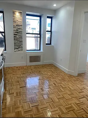 Rented by M.Grossman R.E. Management | media 7