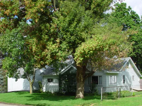 2890 Beland Ave, Keego Harbor, MI 48320