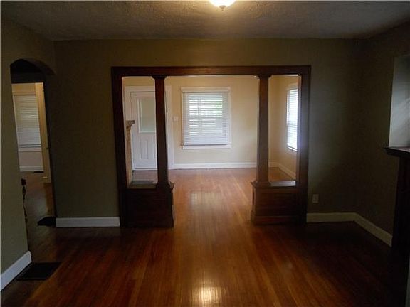2nd image of 4853 Rosslyn Ave