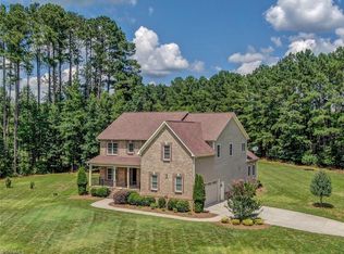 6616 Bobwhite Ln, Browns Summit, NC 27214