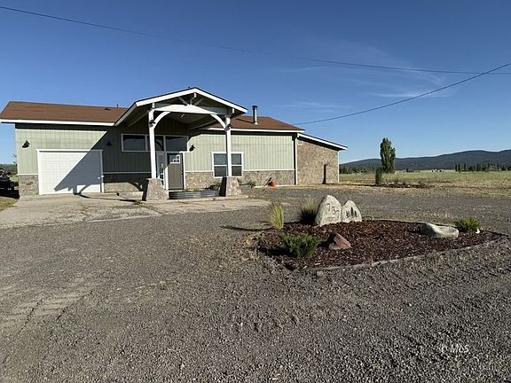 2nd image of 737 County Road 71