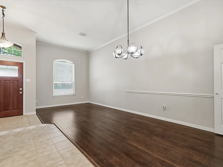 751 Trail Dr — Photo 5
