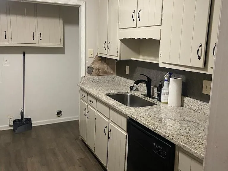 844 Park Pl NE #F — Photo 6