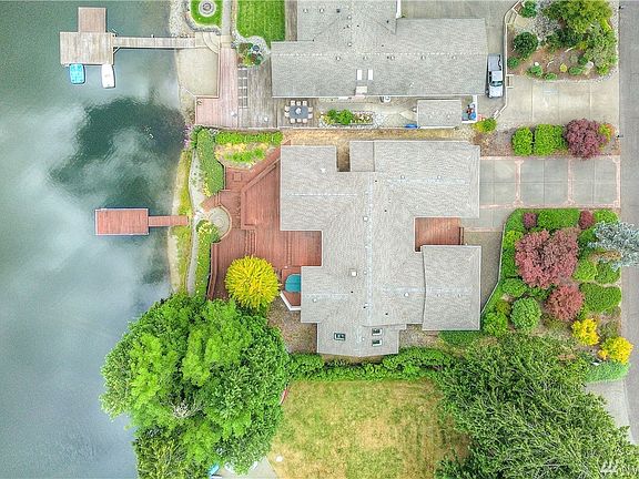 3rd image of 1700 Camelot Park SW