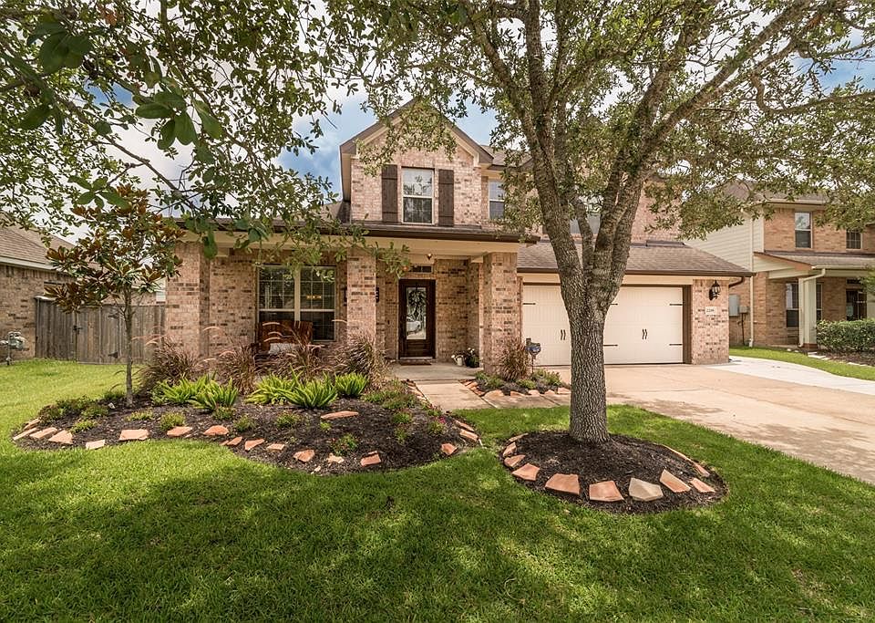 Welcome home to this lovely, well maintained home in desirable Magnolia Creek.
