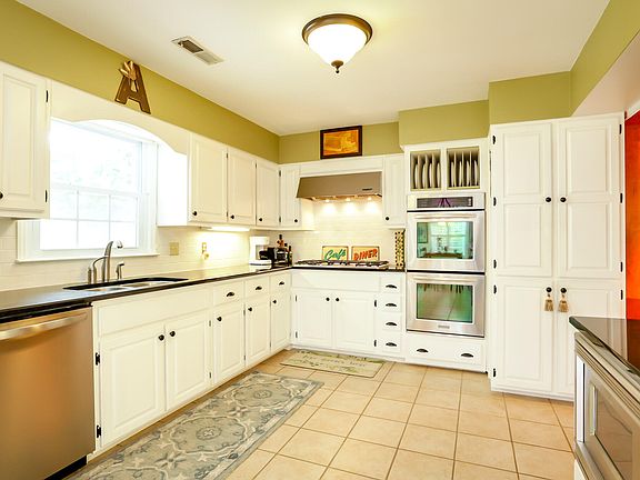 2nd image of 106 Oakwood Dr