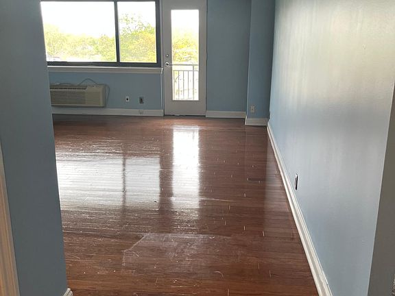 4th image of 60 Parkway Dr E APT 5B