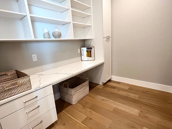 3rd image of 3033 Oliver Ave