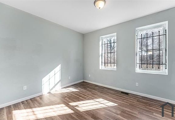 3rd image of 1720 W Tioga St #5