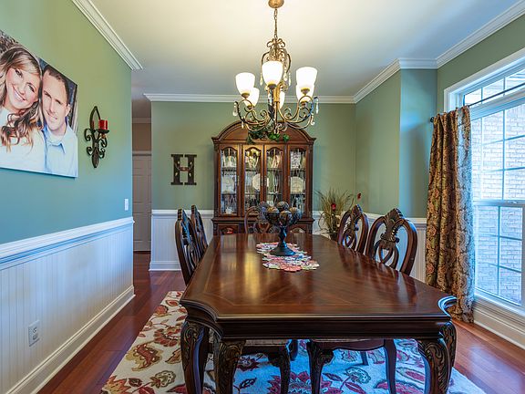 4th image of 114 Towne Lake Dr NE