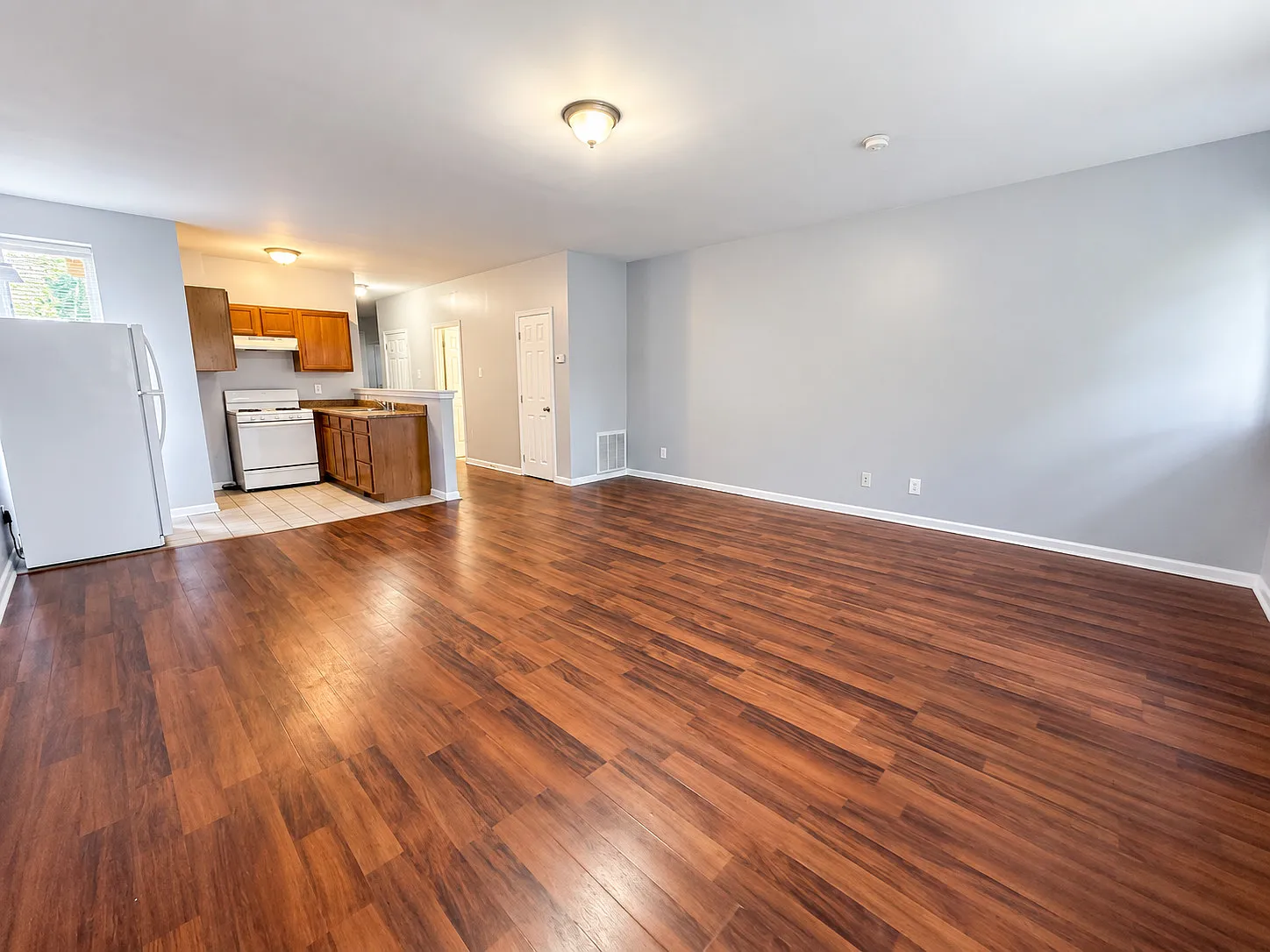 Spacious 2-Bedroom Third-Floor Apartment in Ogontz — Photo 4