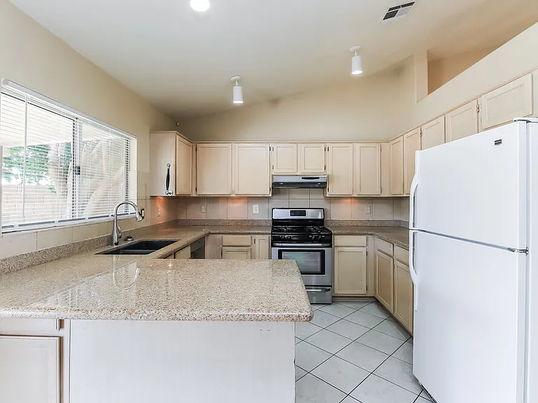 1130 N Meadows Dr — Photo 8