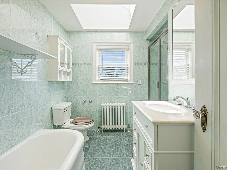 53 Mowbray Ave — Photo 16