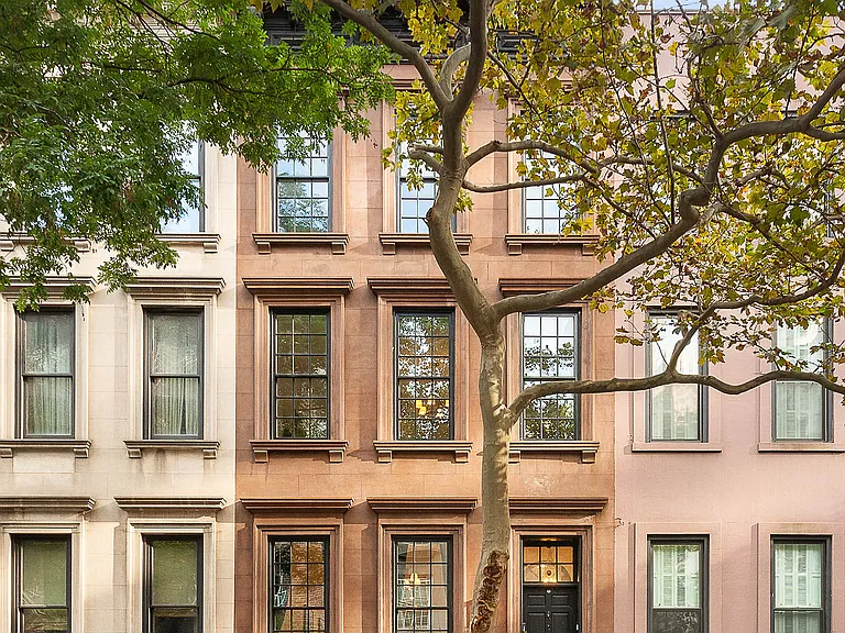 222 E 61st St #TWNHSE — Photo 1