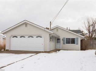 17942 Adams Dr, Strongsville, OH 44149