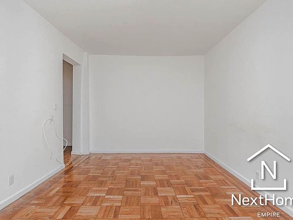 5th image of 3078 34th St APT 4C