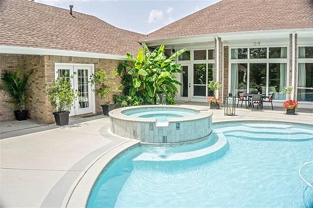 1st image of 7310 Hollytree Dr