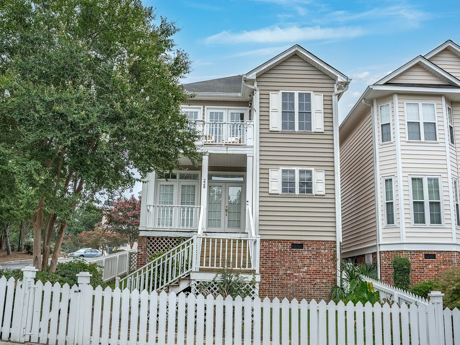 3 bed, 1426 sqft, $2,400 — Photo 1